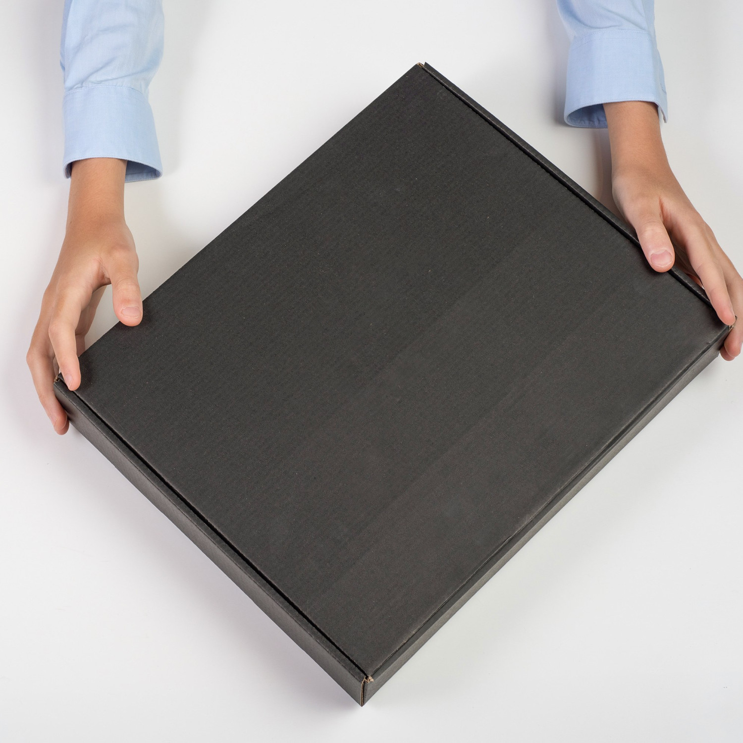 Caja autoarmable 37x30x6 negra