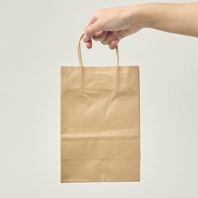 Bolsa de papel kraft | 21.5x18x8 (cm)