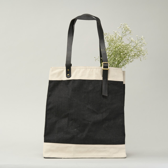 Bolsa de uso personal color negra 42x40x20 (cm) Alternativa